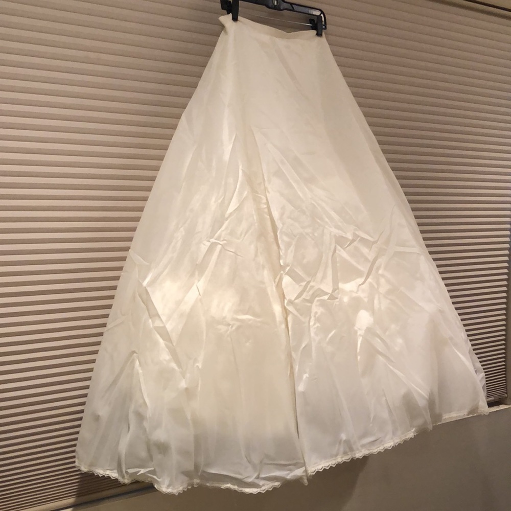 Full Crinoline Petticoat UnderSkirt! Ivory! New Never worn! Airtight bag! Size 8